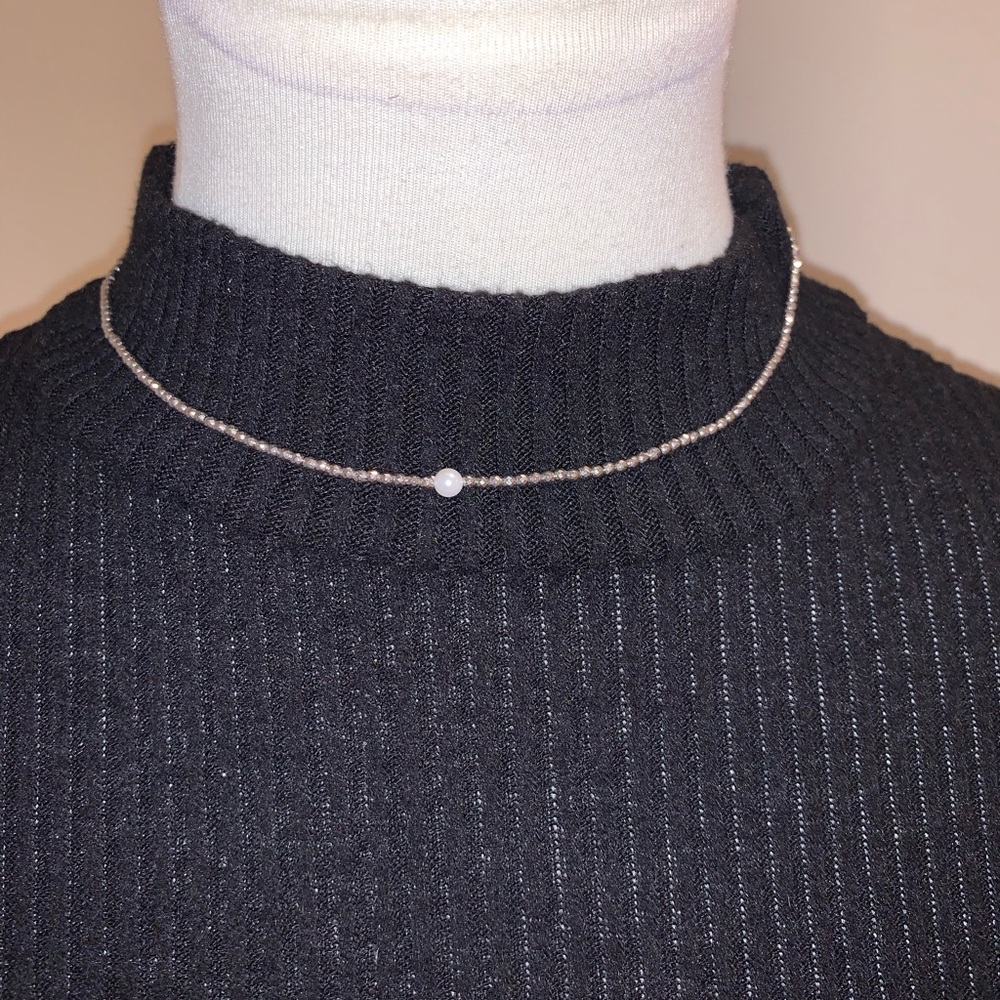 Sparkly faux-pearl choker